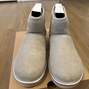 Women’s uggs size 6
